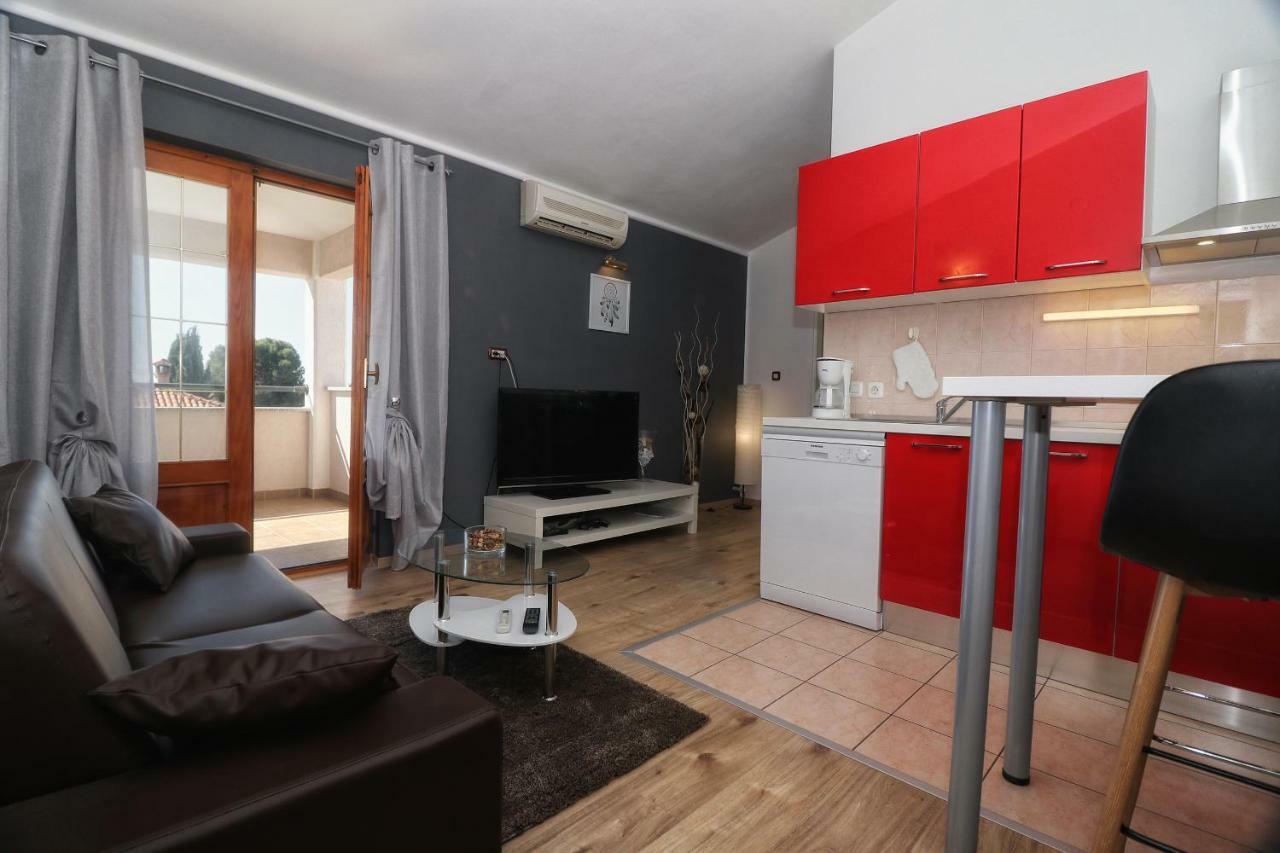 רוביני Apartments And Rooms Lorena 236 מראה חיצוני תמונה
