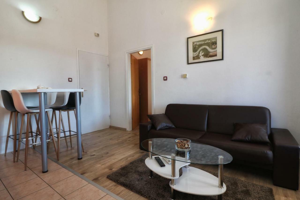רוביני Apartments And Rooms Lorena 236 מראה חיצוני תמונה